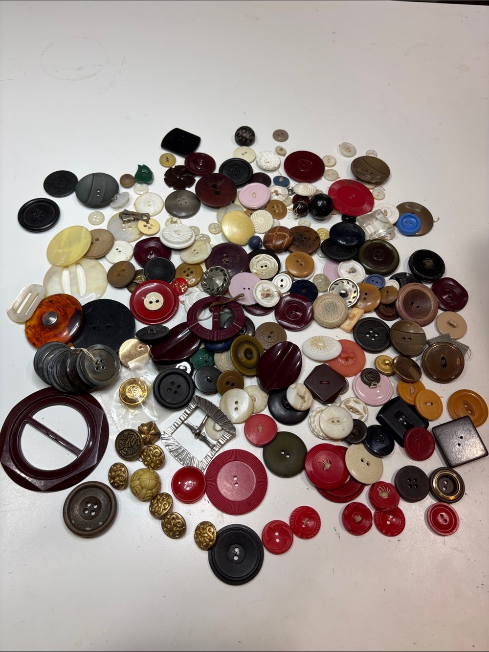 Lot of Old Vintage Buttons plastic metal gold lucite 40s 50s 60s 70s sewing kit